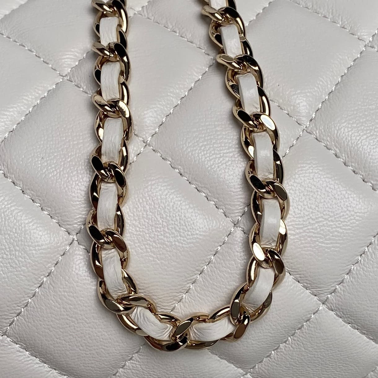 Chanel Classic Clutch with Chain Lambskin & Gold-Tone Metal White AP4474 High
