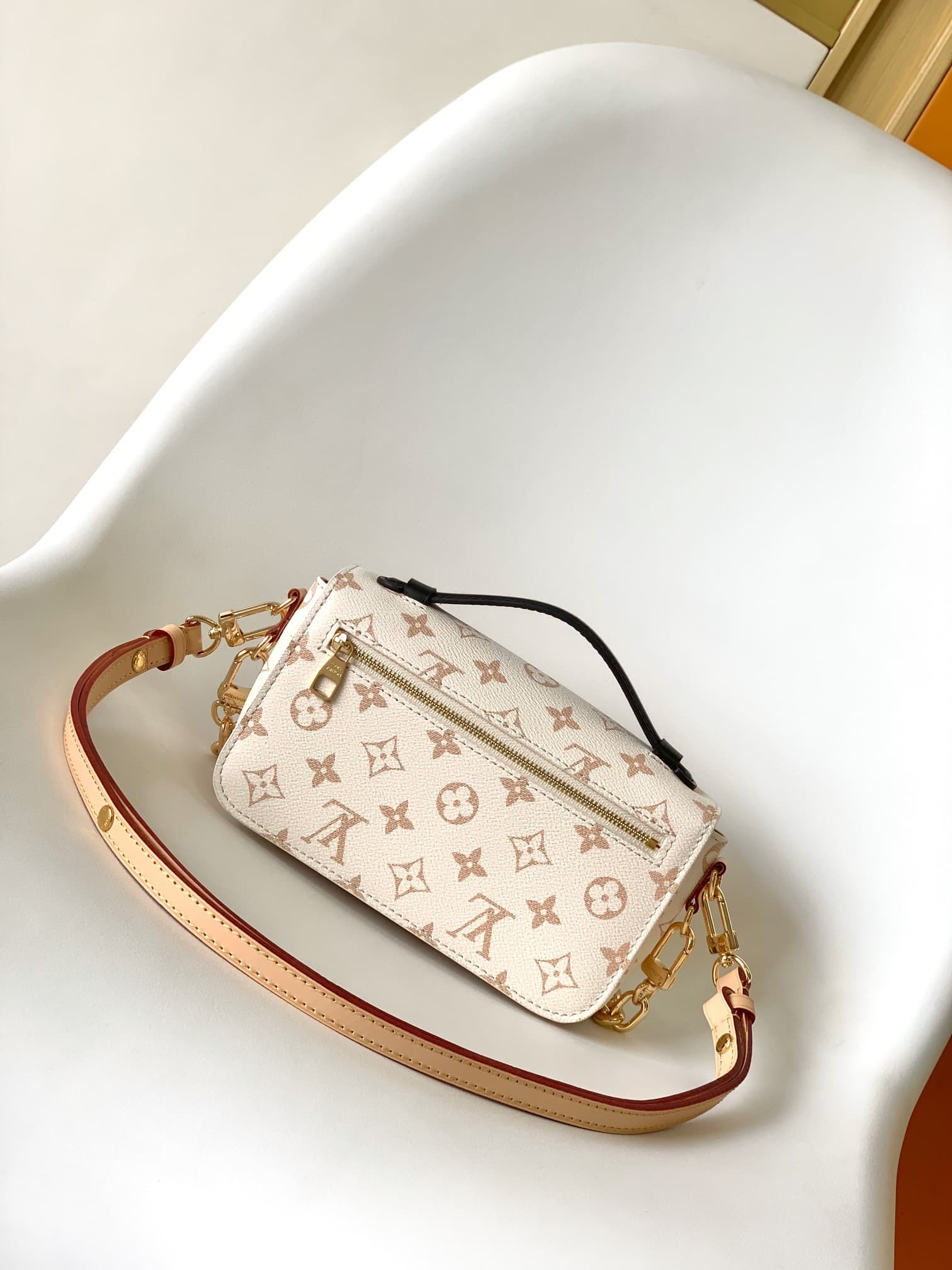 Louis Vuitton POCHETTE MÉTIS EAST WEST Monogram Dune coated canvas M46914 High