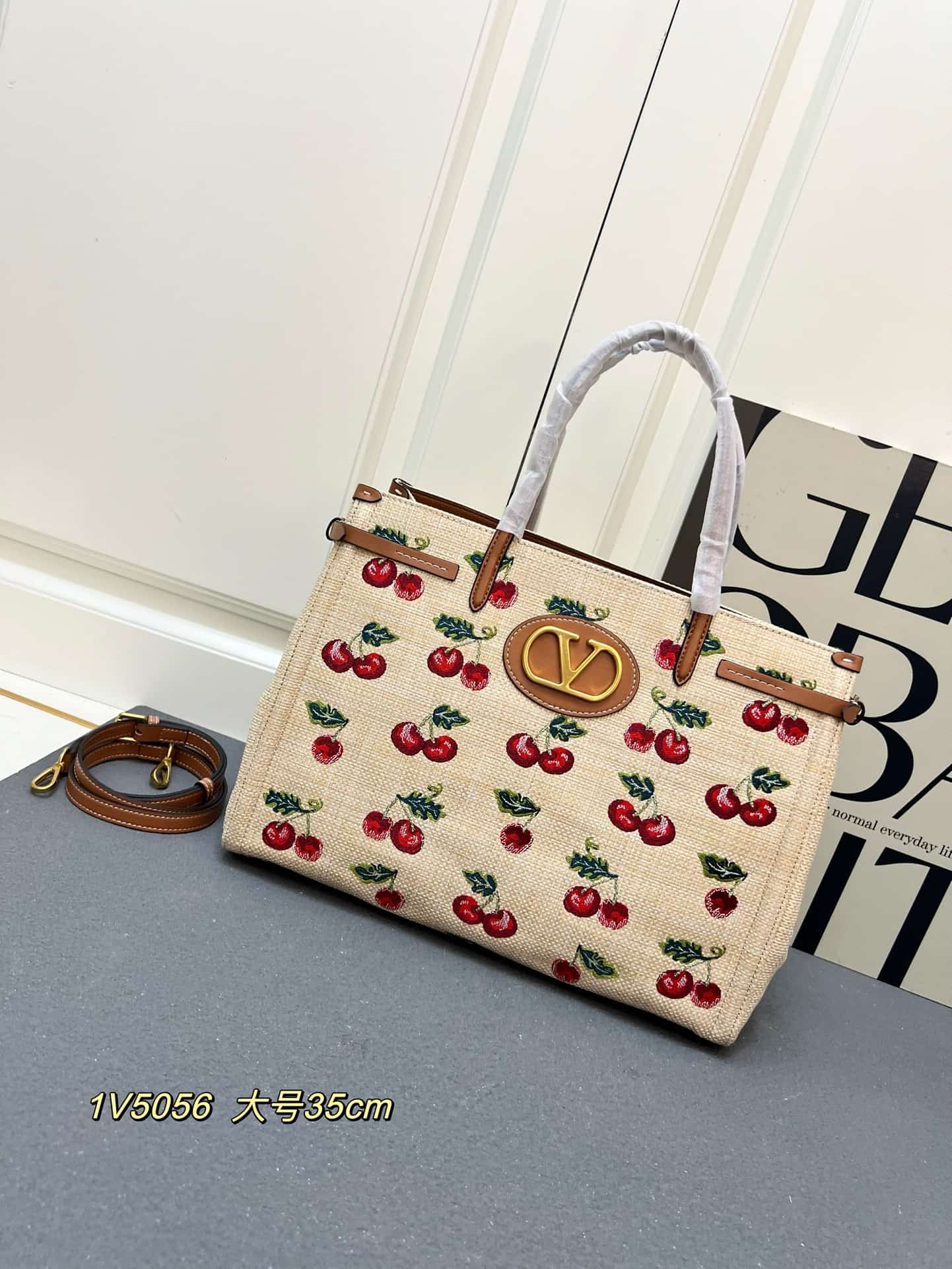 Valentino Garavani Antibes Shopping Bag in Cherryfic Motif  Raffia Mid