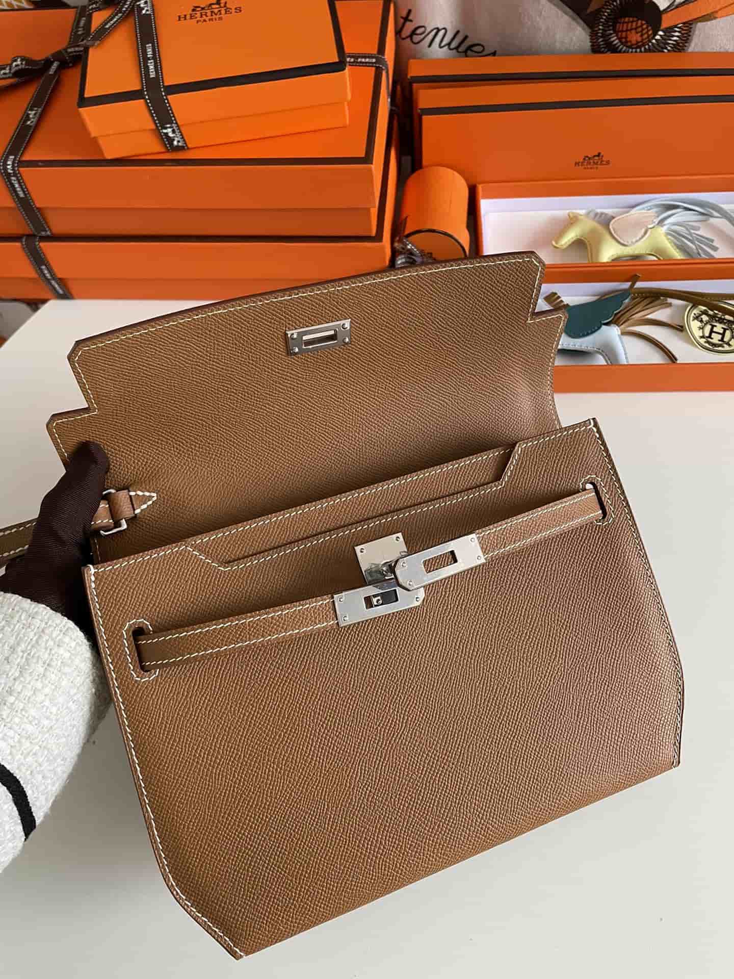 Hermes Kelly Depeches 25 Pouch Epsom Leather Gold WAX High