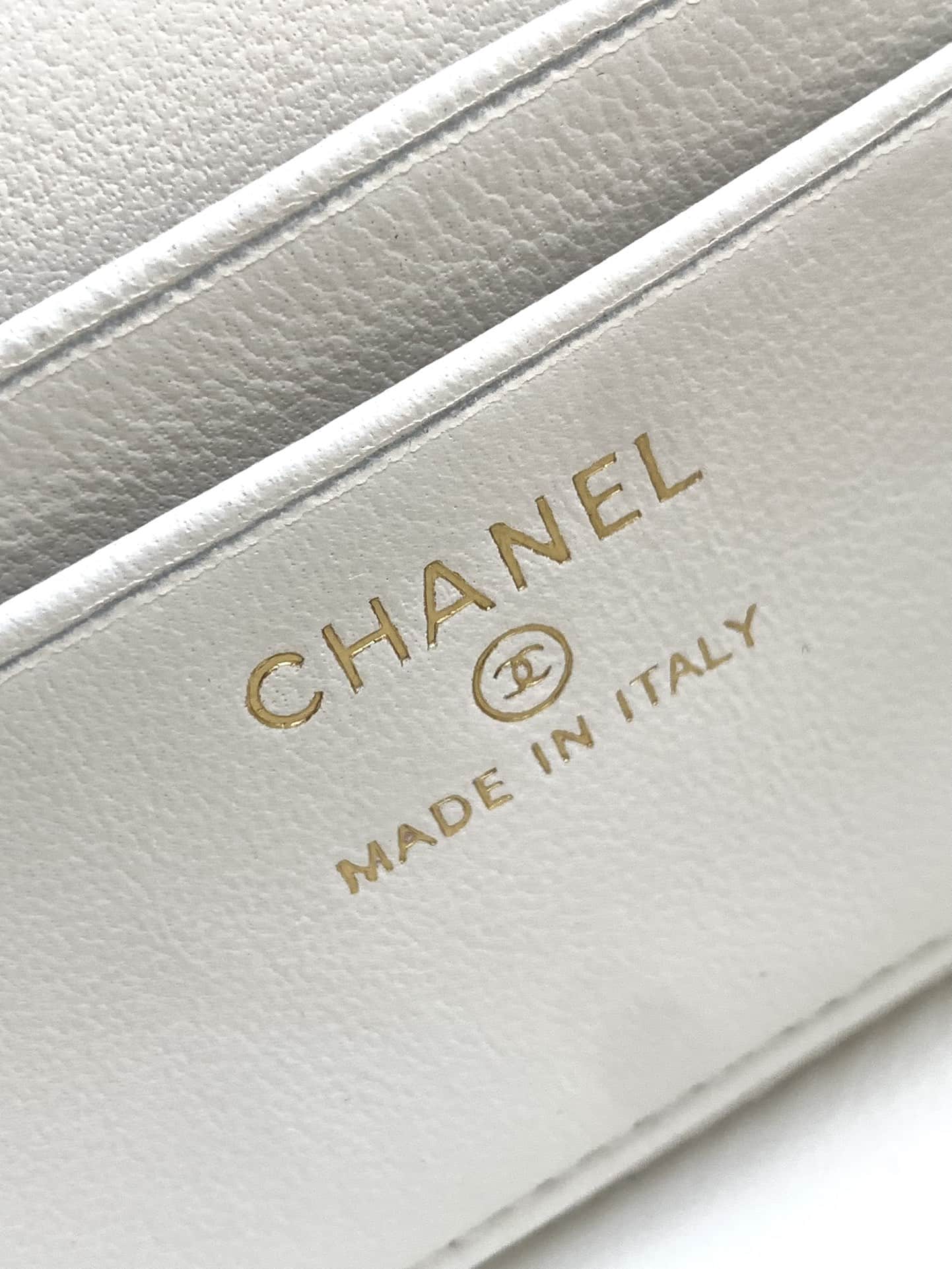 Chanel VANITY WITH CHAIN AP4407 Lambskin & Gold-Tone Metal White High