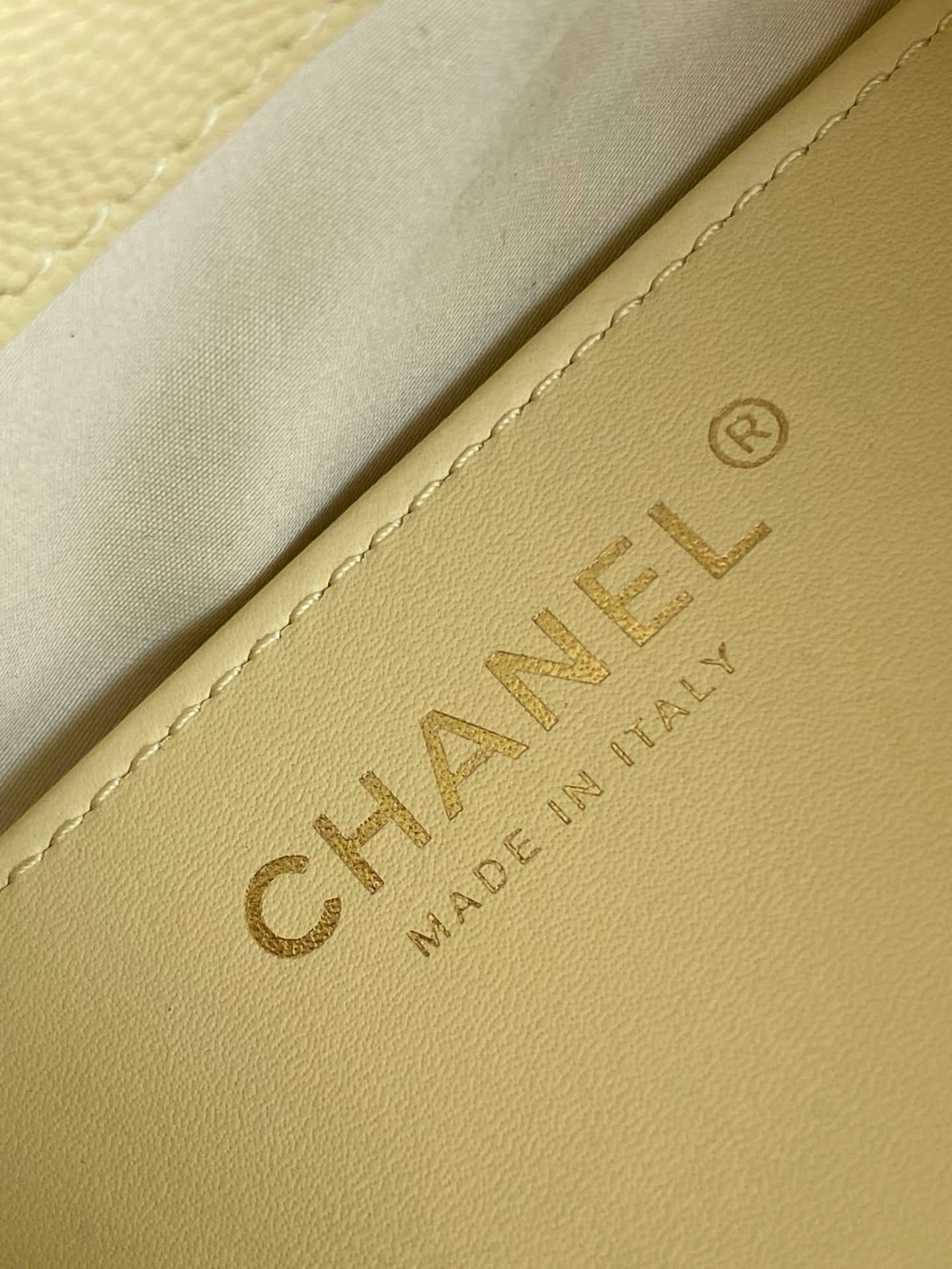 Chanel 25 Mini Hobo handbag AS5631 Grained calfskin & gold-tone metal Yellow A