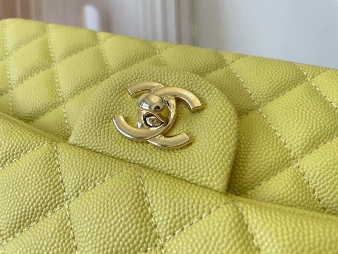 Medium CLASSIC HANDBAG Grained Calfskin Yellow Gold Metal A