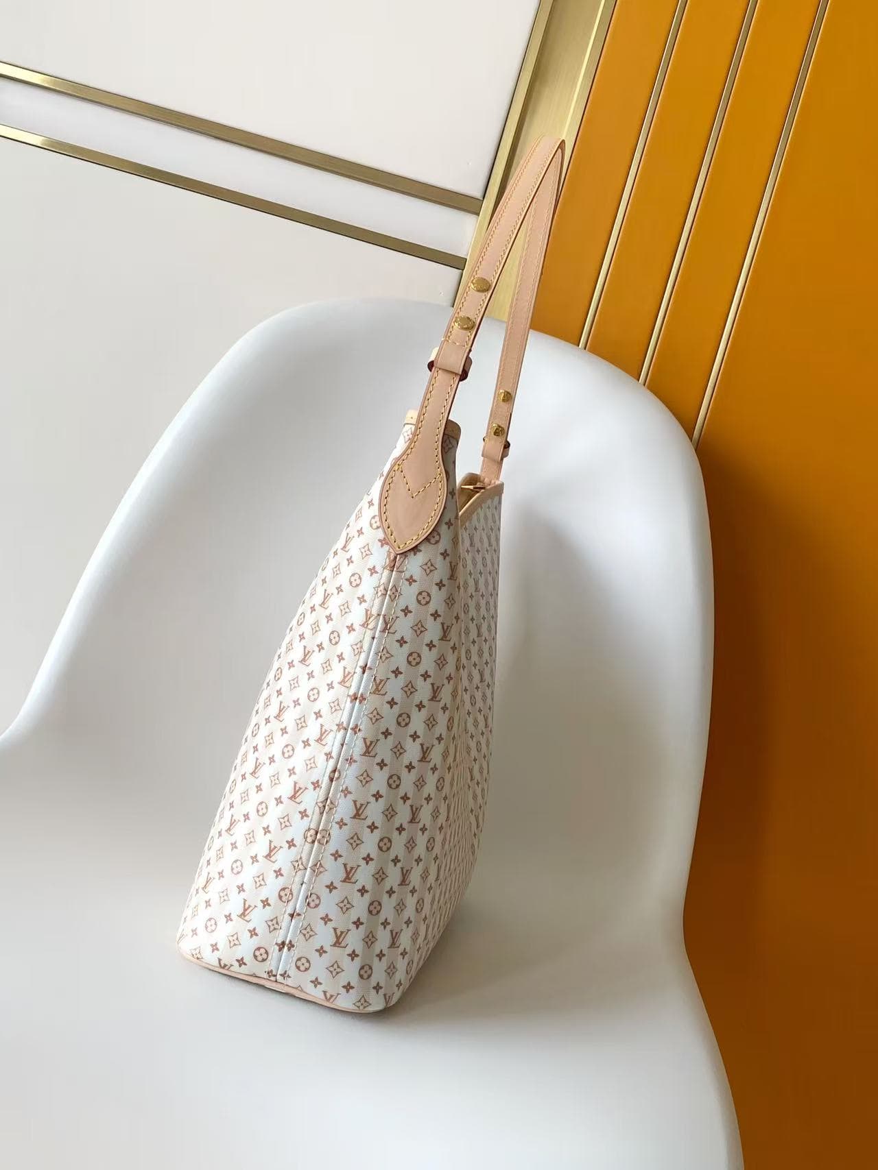 Louis Vuitton Lineup MM Nude Rose Coated canvas M29141 High