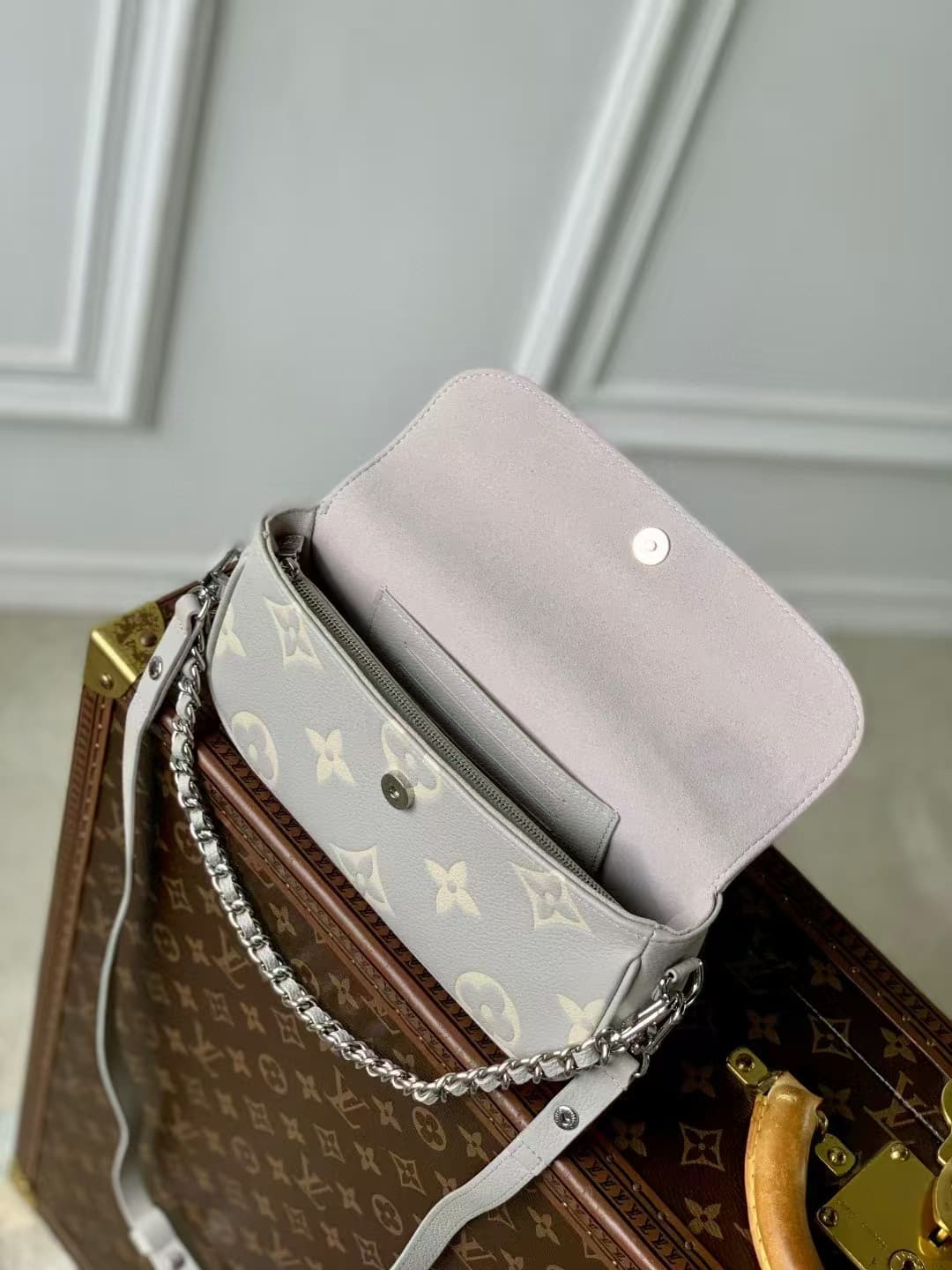 Louis Vuitton Wallet On Chain Ivy Embossed grained cowhide leather M14225 High