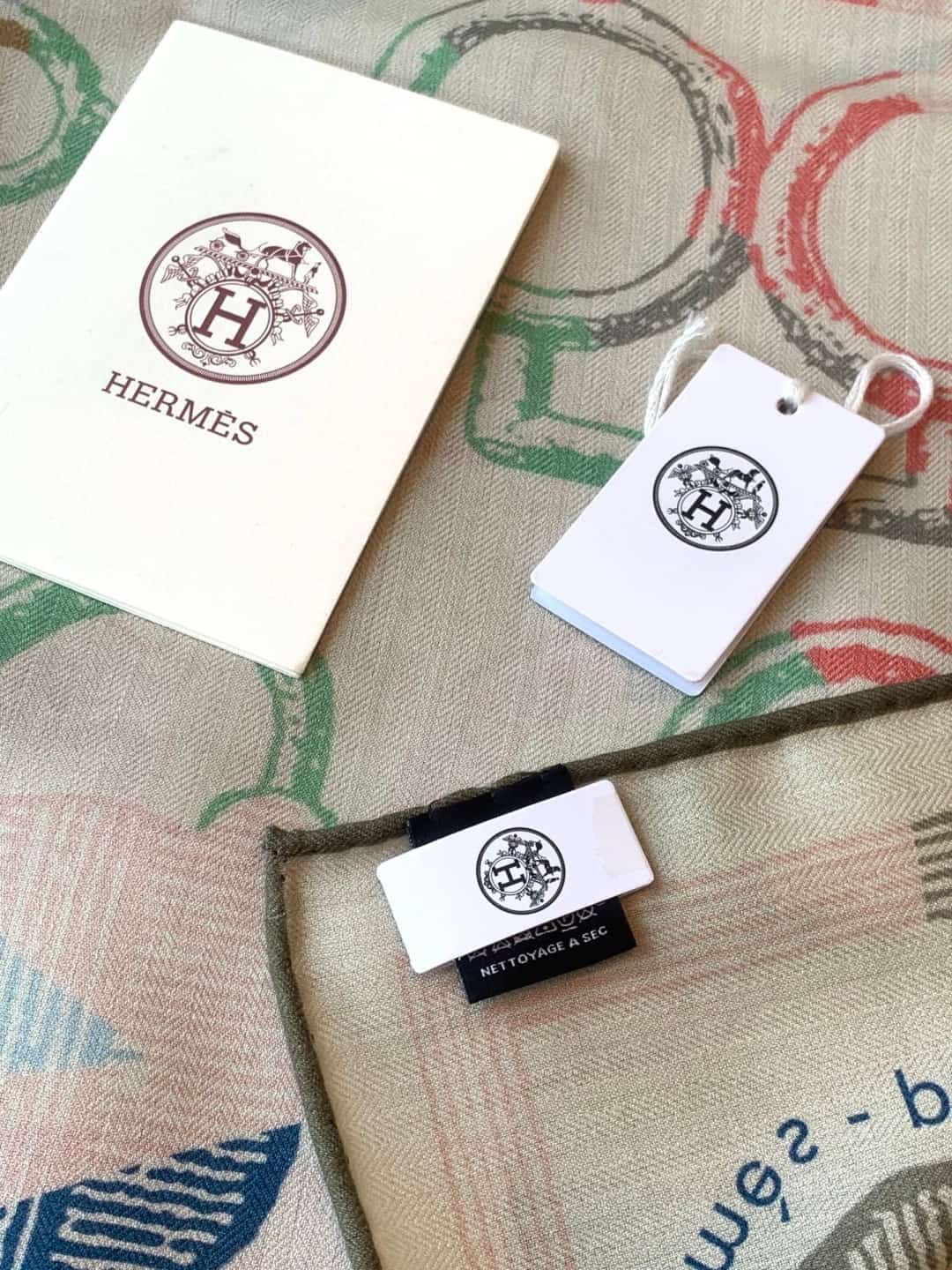 Hermes Inventaire Poetique pour un Conte Sellier shawl 140