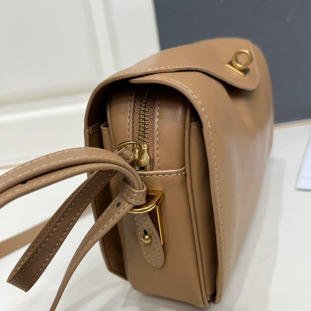 Balenciaga Shoulder Bag in Caramel Mid