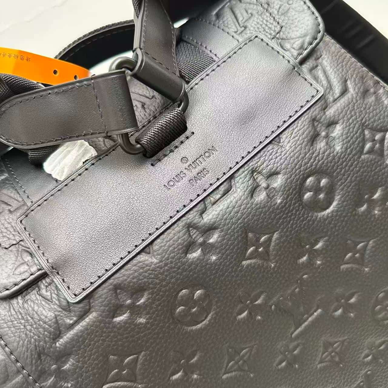Louis Vuitton Christopher MM Taurillon cowhide leather M55699 Black TOP