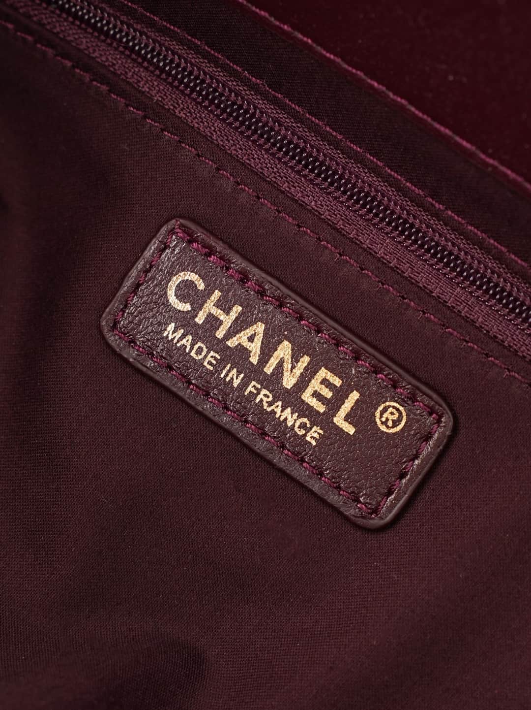 Chanel Maxi Hobo Bag Shiny Lambskin & Gold-Tone Metal AS6139 Burgundy A