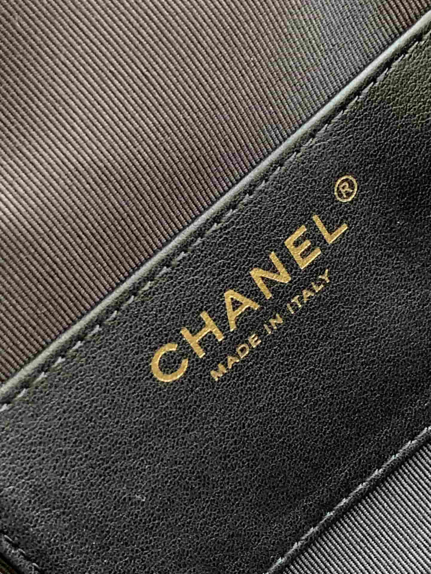 Chanel 25 Medium Hobo Medium handbag AS5311 Shiny Calfskin & Gold-tone Metal Black High