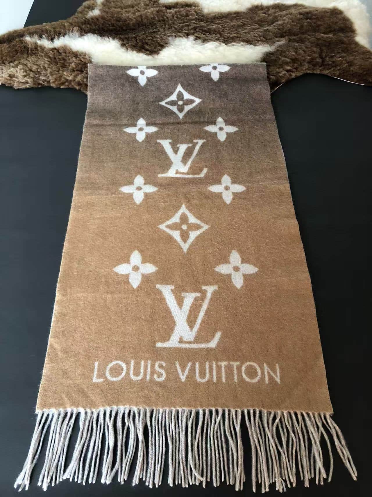 Louis Vuitton Reykjavik Gradient Scarf Beige
