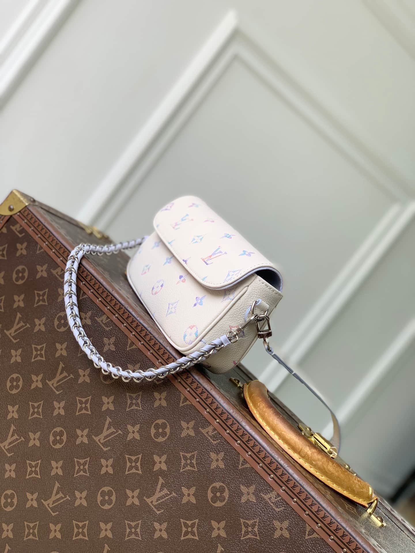Louis Vuitton Wallet On Chain Ivy Monogram Empreinte Link Quartz Cowhide leather M29770 High