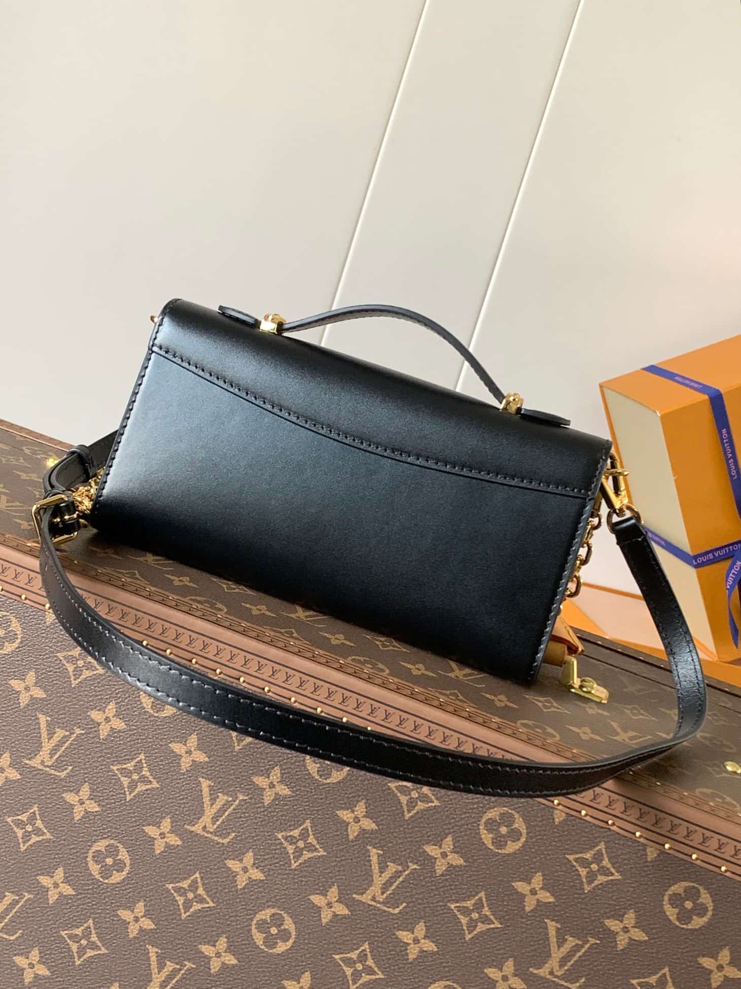 Louis Vuitton Wallet On Chain Capucines Black Calf leather M12143 High