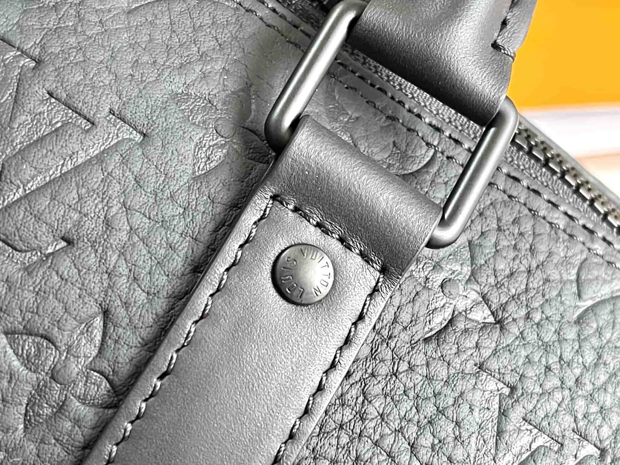 Louis Vuitton Keepall Bandoulière 25 Taurillon Monogram M20900 Top