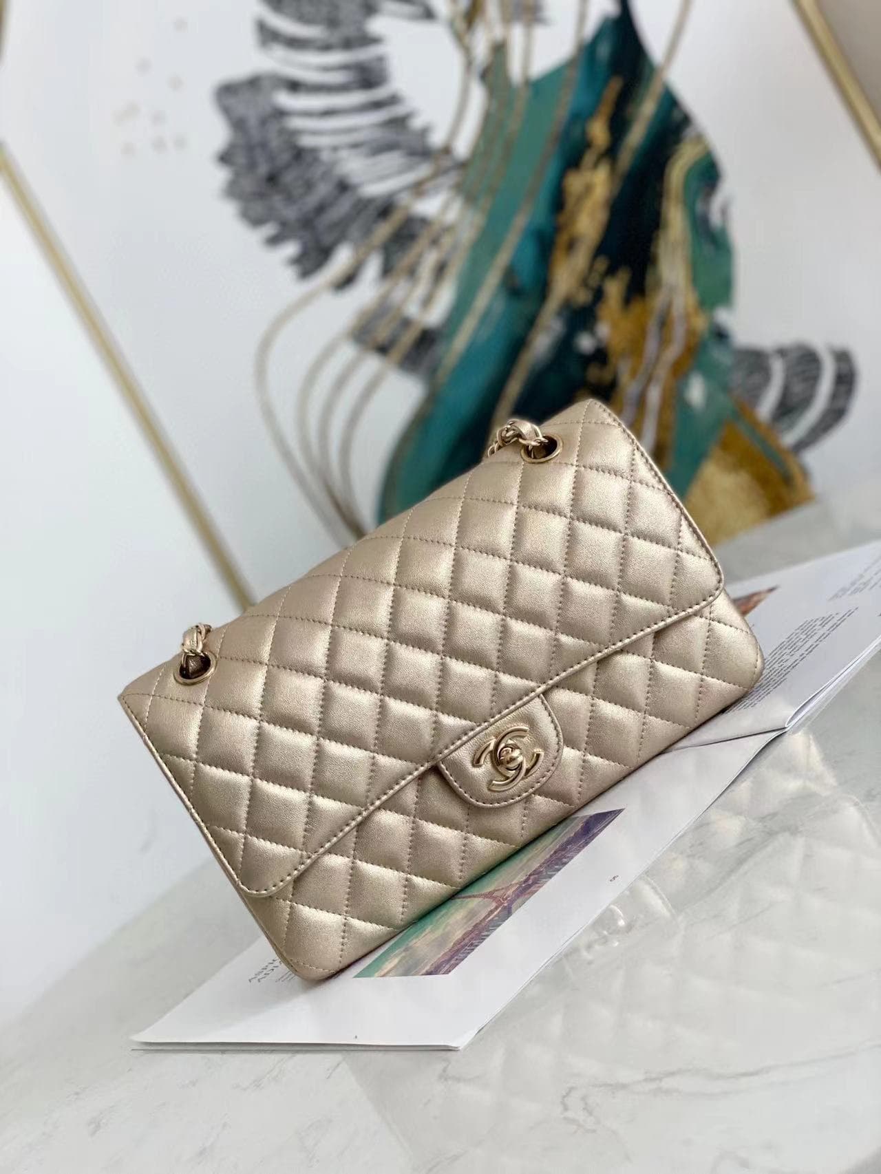 Medium CLASSIC HANDBAG Iridescent Lambskin & Gold-Tone Metal Champagne A