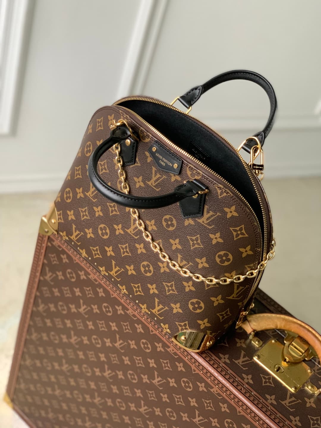 Louis Vuitton Alma Trunk handbag in Monogram canvas M27216 High