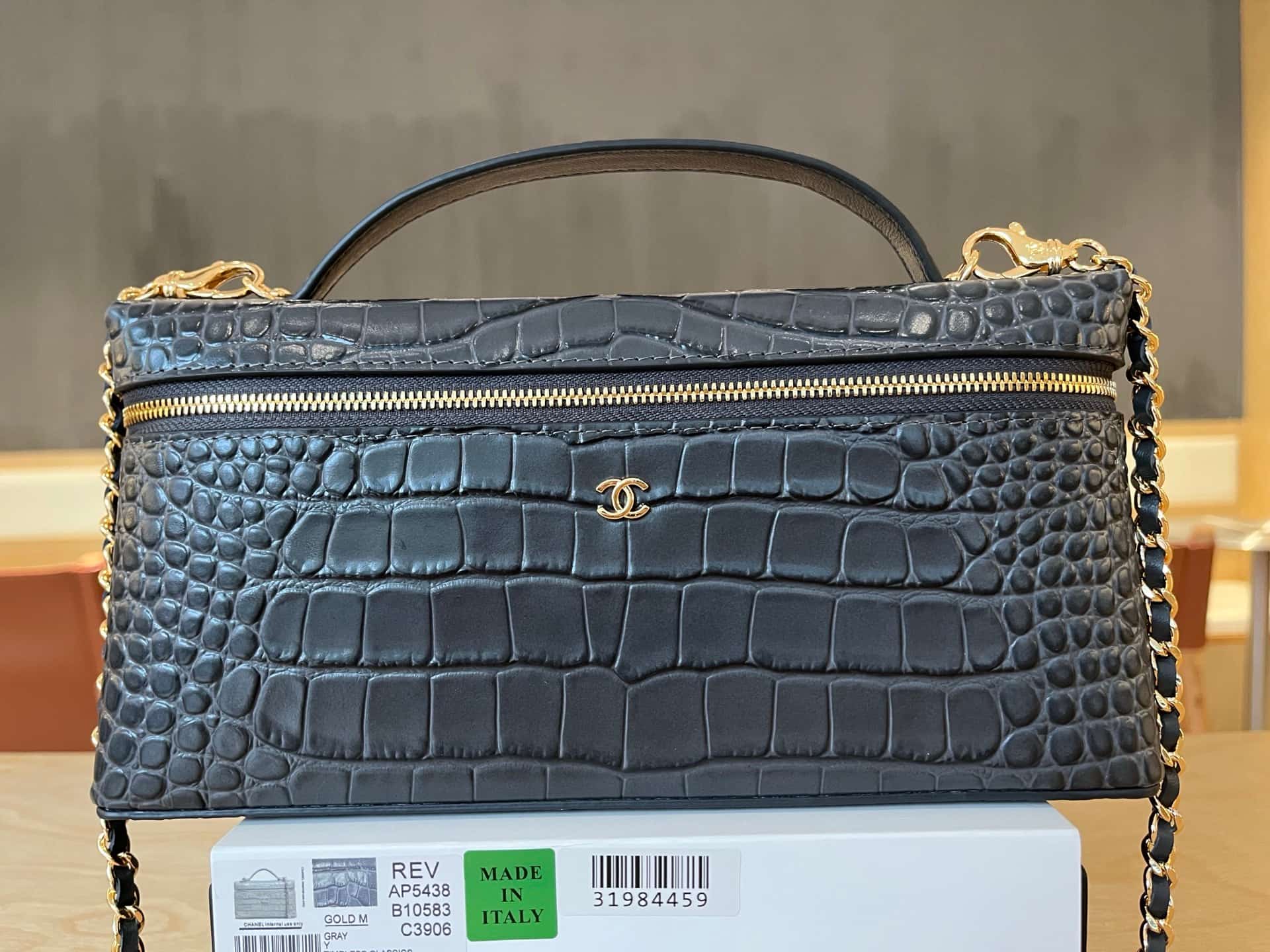 Chanel Vanity with Chain Crocodile-embossed leather& Gold-Tone Metal Black AP5438 A