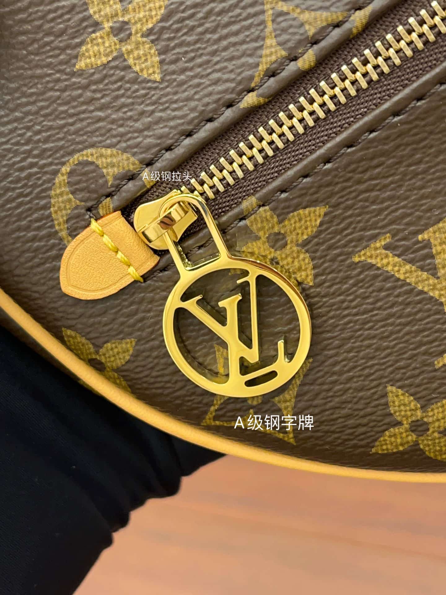 Louis Vuitton LOOP Handbag Monogram coated canvas M81098 Top
