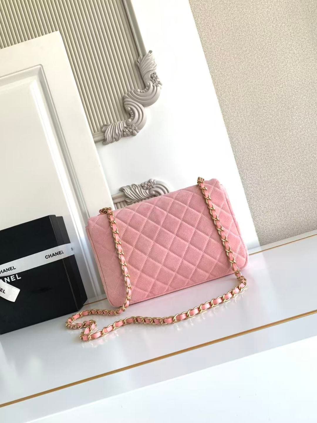Chanel Classic Flap bag in Pink Suede & Gold-Tone Metal AS5987 A