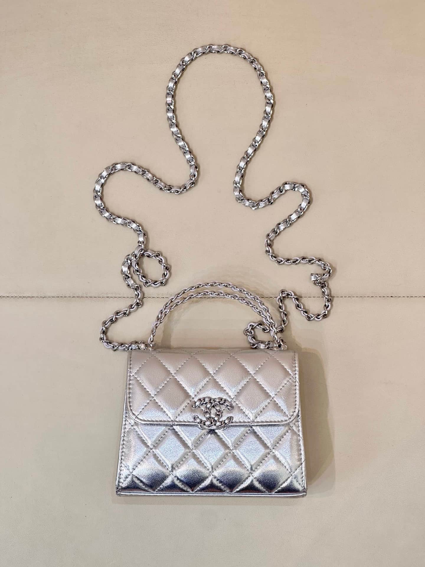 Chanel Clutch with chain Metallic Lambskin &Silver-Tone Metal Silver AP3236 TOP