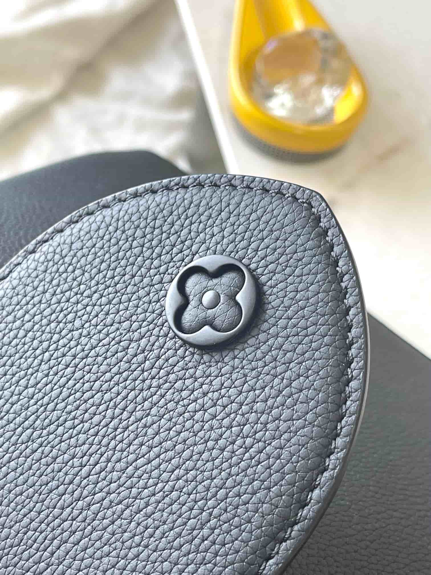 Louis Vuitton Capucines East-West MM Matte Taurillon M23947 All Black Top