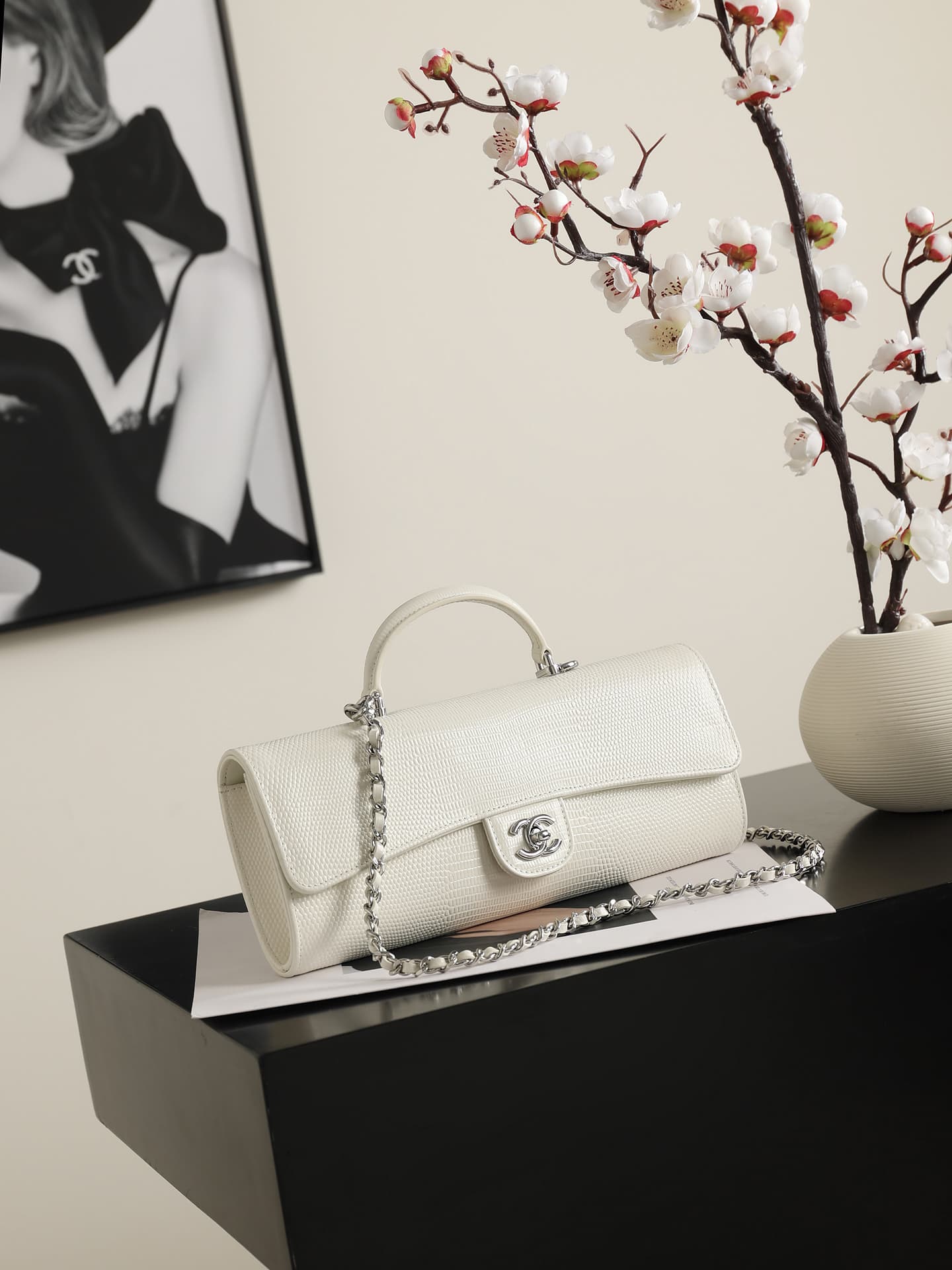 Chanel Clutch with chain Lizard Embossed Calfskin & Silver-Tone Metal White AP5280 A