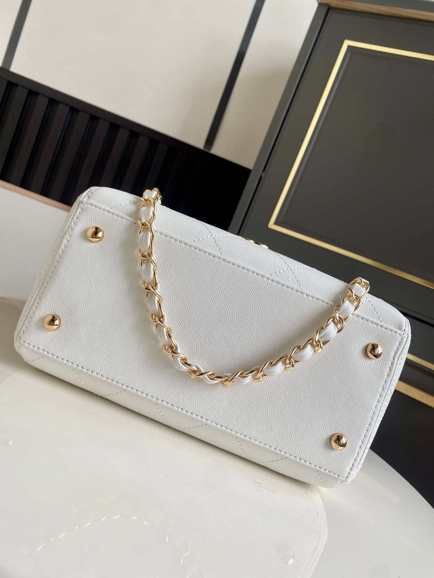 Chanel Tote Bag Grained Calfskin&Gold-Tone Metal White AS6025 High
