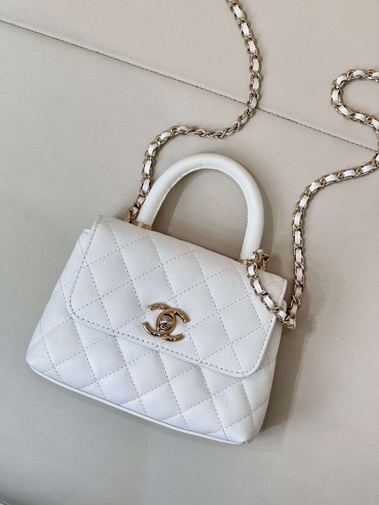 Chanel Clutch with chain Grained Calfskin & Gold-Tone Metal White AP4244 TOP