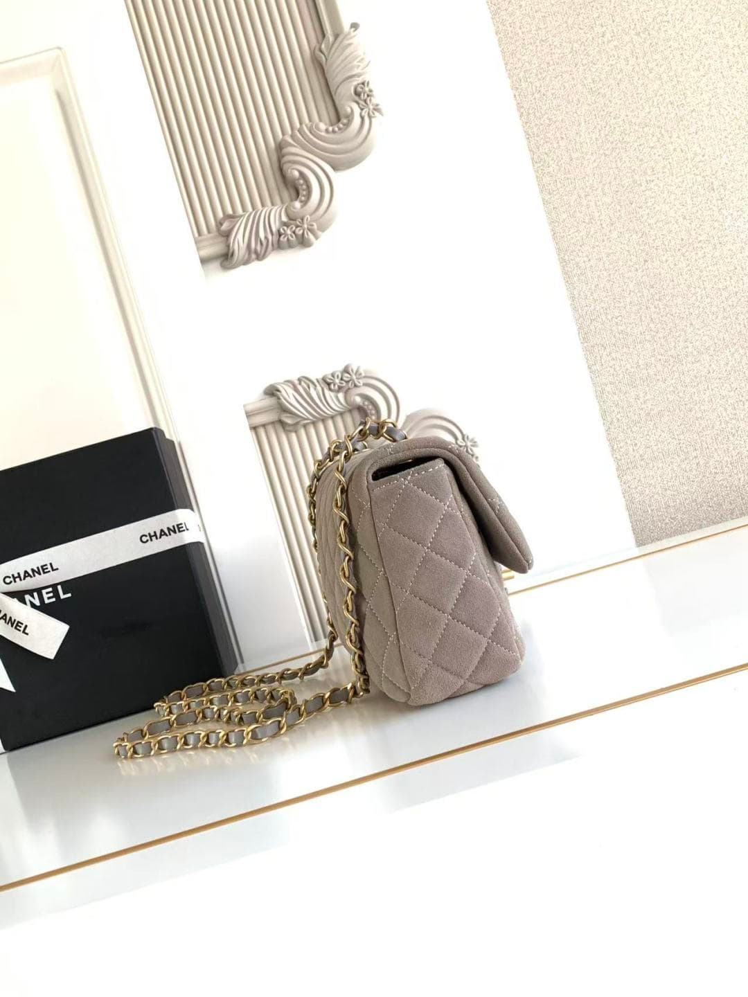 Chanel Classic Flap bag in Grey Suede & Gold-Tone Metal AS5989 A