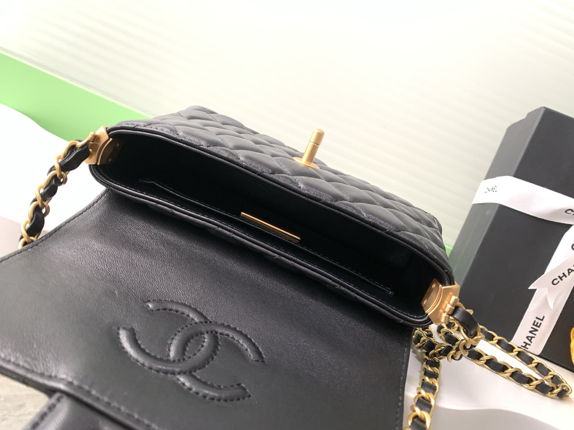 SMALL FLAP BAG WITH TOP HANDLE Lambskin Gold-Metal AS5355 Black A