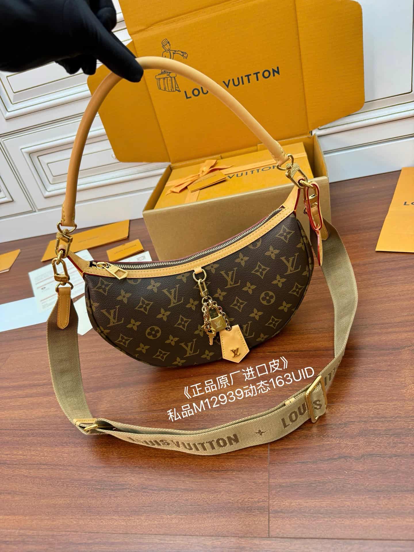 Louis Vuitton Looping Monogram coated canvas M12939 TOP