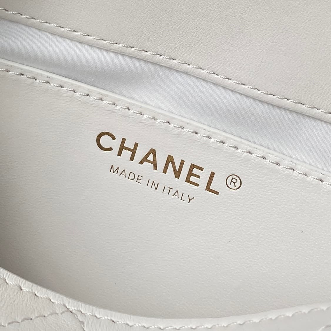 Chanel Hobo Handbag Shiny Lambskin & Gold-Tone Metal AS6138 White High