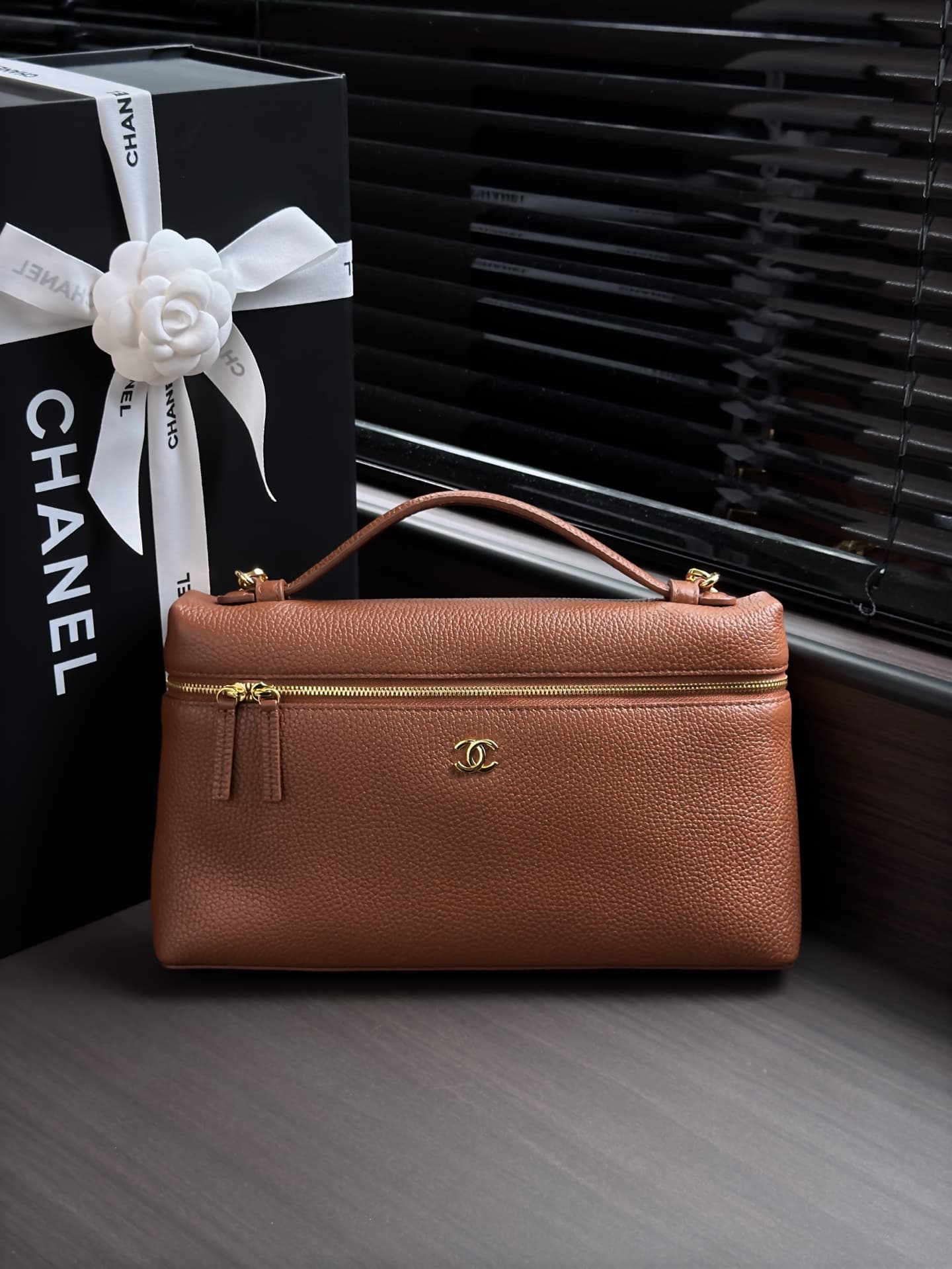 Chanel Vanity with chain Grained Calfskin & Gold-Tone Metal Caramel AS6473 A