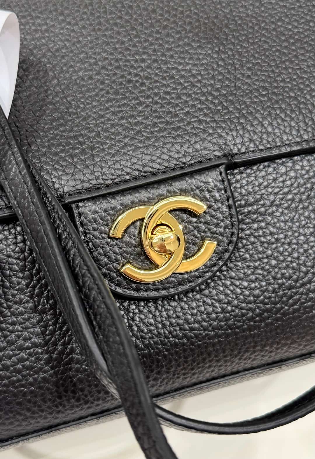 Chanel Maxi Flapbag Grained Calfskin & Gold-Tone Metal Black AS6231 A