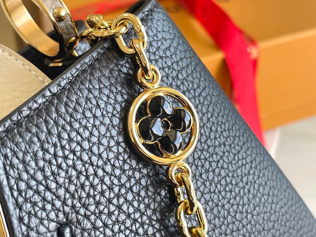 Louis Vuitton Capucines MM M25386 TOP