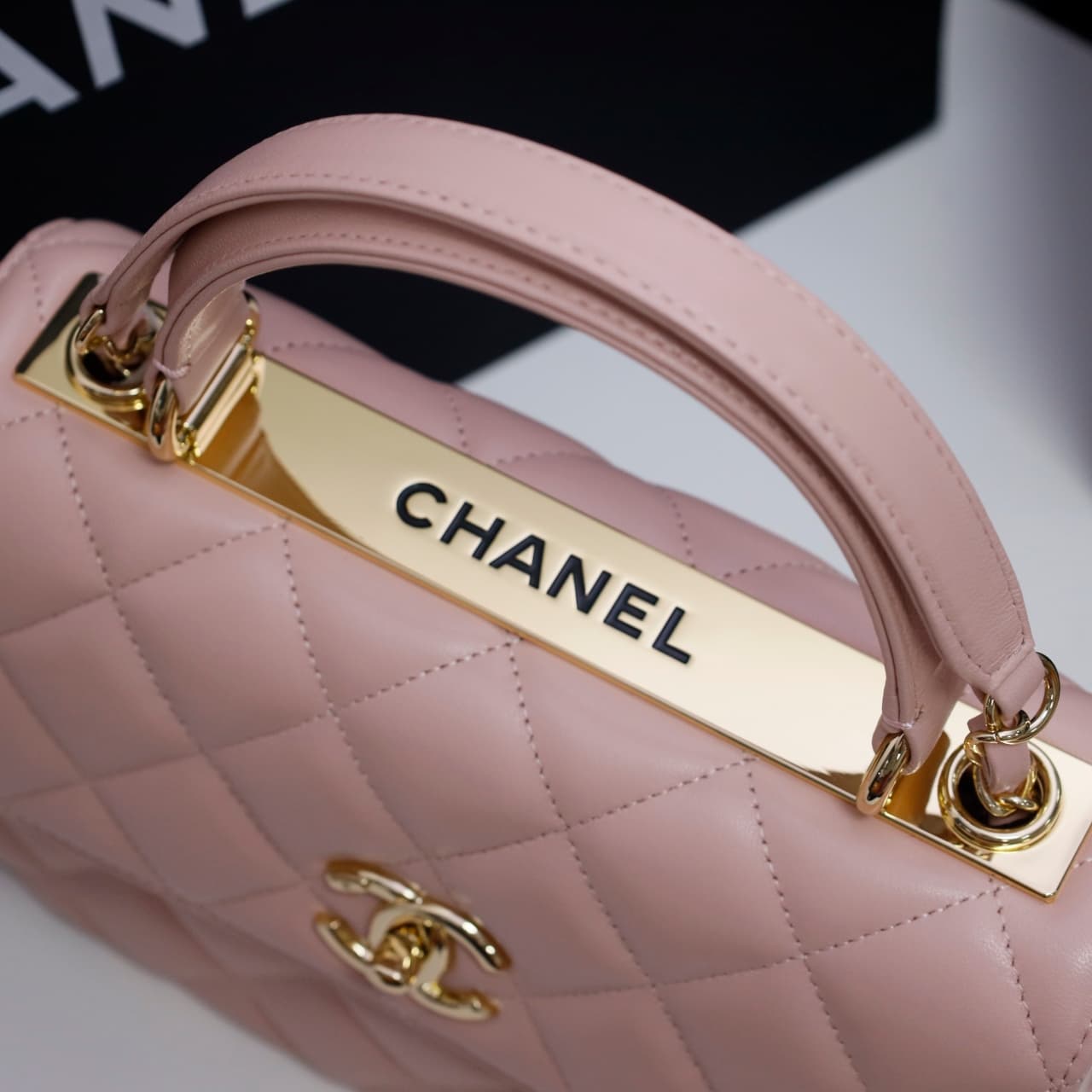 SMALL FLAP BAG WITH TOP HANDLE Lambskin Gold Metal Pink A
