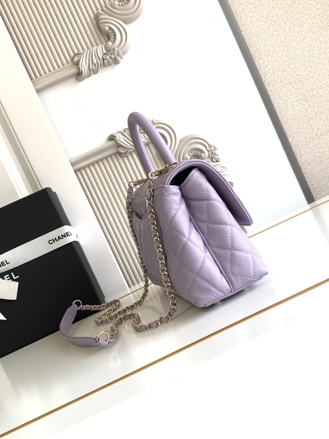 FLAP BAG WITH TOP HANDLE Grained Calfskin & Gold-Tone Metal A92990 Lilac Binding A