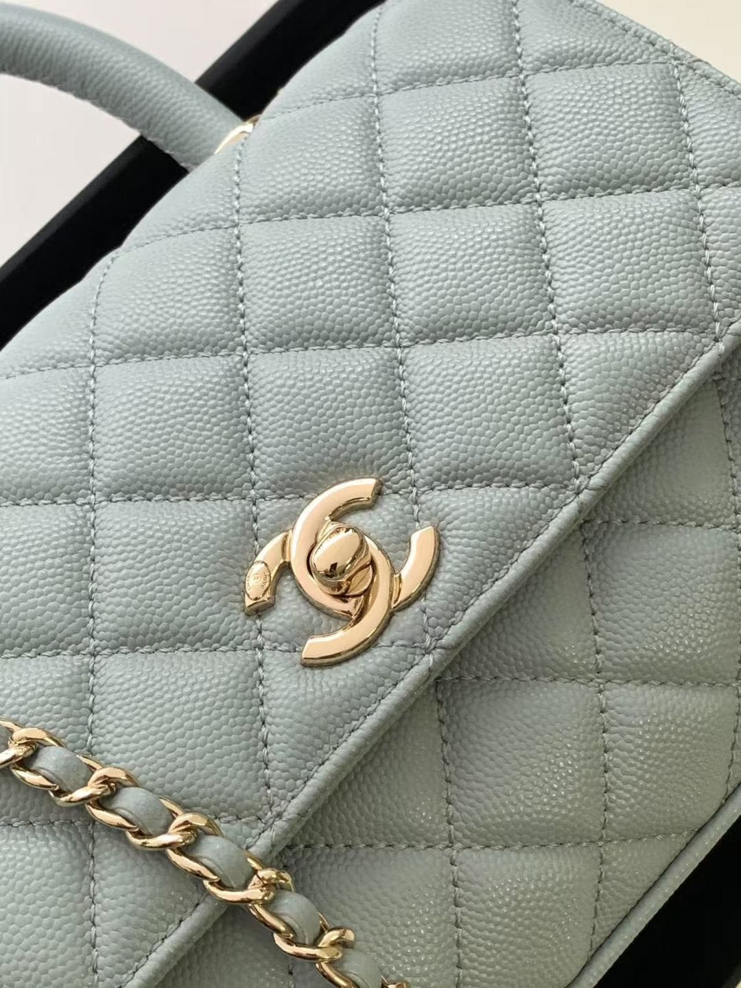 FLAP BAG WITH TOP HANDLE Grained Calfskin & Gold-Tone Metal A92990 Blue Binding A