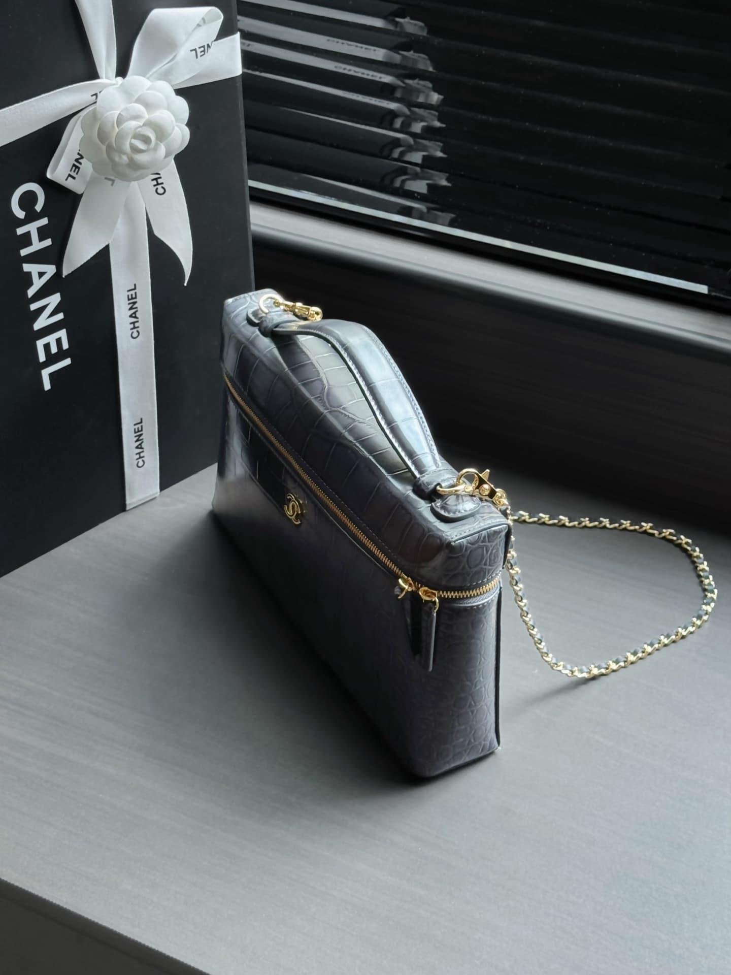 Chanel Vanity with chain Crocodile-embossed Calfskin & Gold-Tone Metal Dark Grey AS6473 A