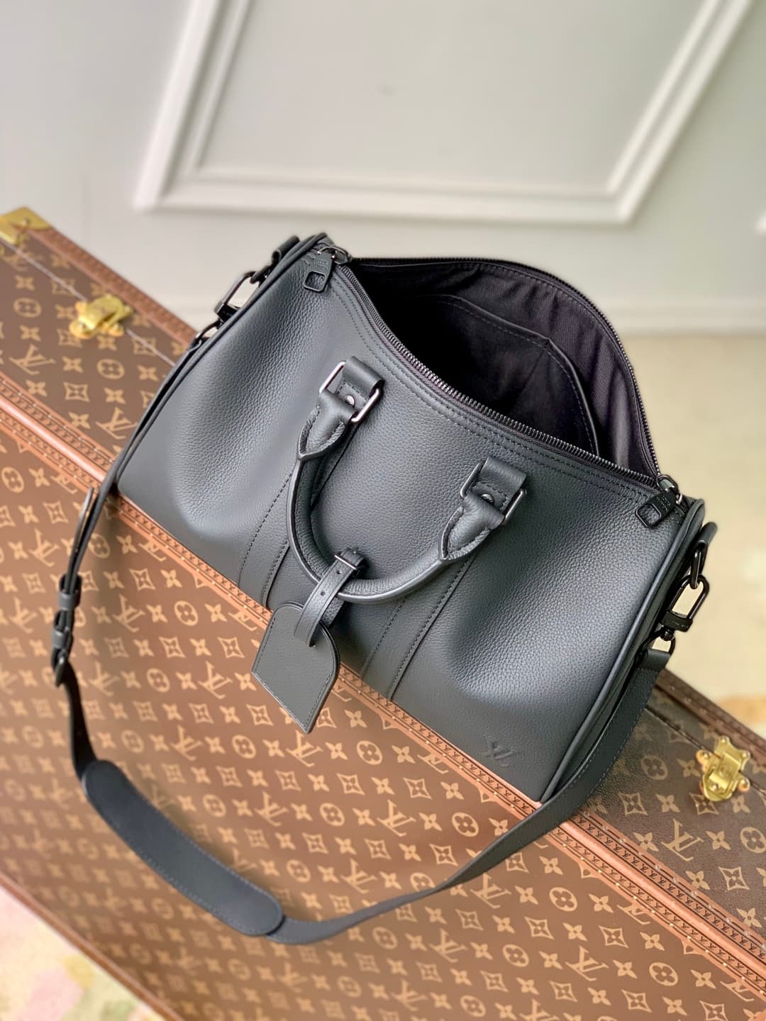 Louis Vuitton Keepall Bandoulière 35 Waxy calfskin M15249 Black High