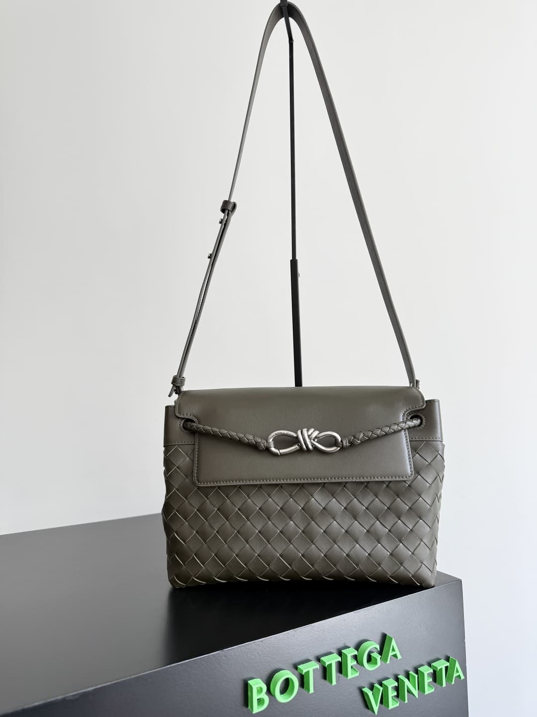 Small Andiamo Messenger Top