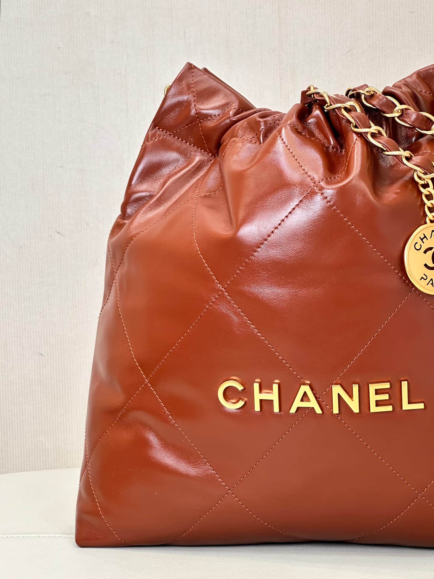 Chanel 22 Small handbag Shiny calfskin & Gold-tone metal AS3260 Brown TOP
