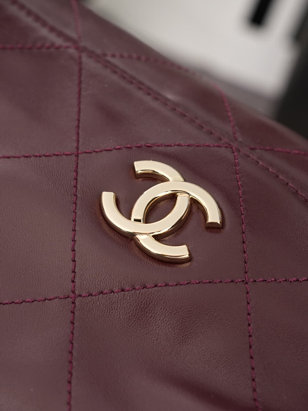 Chanel Maxi Hobo Bag Shiny Lambskin & Gold-Tone Metal AS6139 Burgundy A