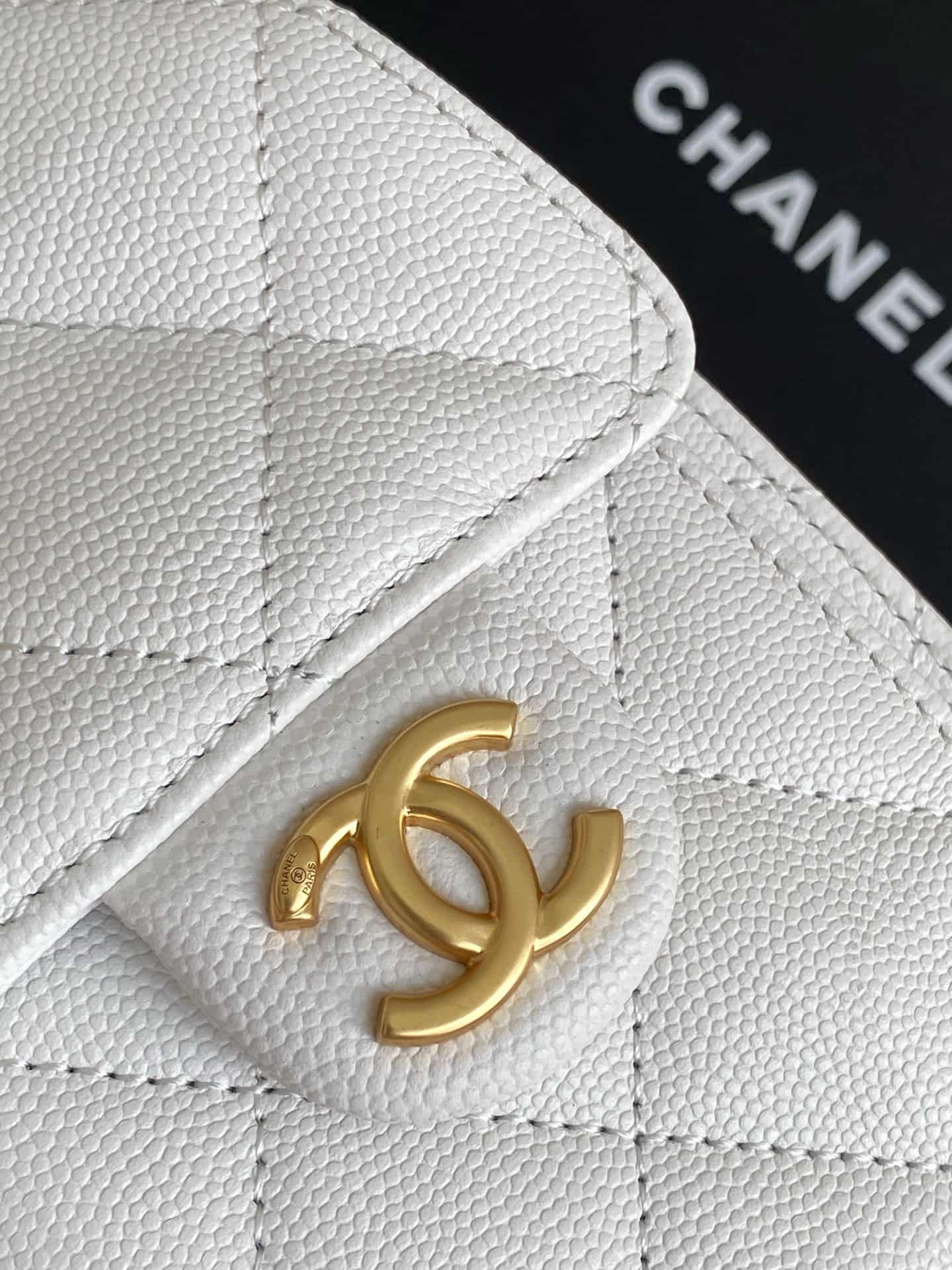 Chanel 25 Mini Hobo handbag AS5631 Grained calfskin & gold-tone metal White A