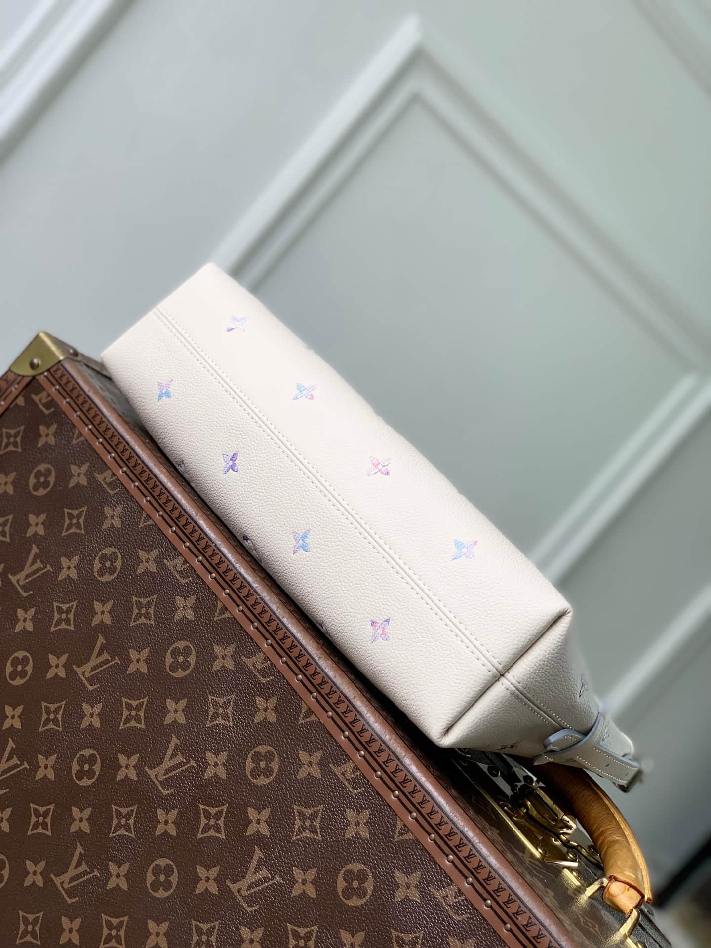 Louis Vuitton Carryall East-West Link Quartz Embossed cowhide leather M2A369 High