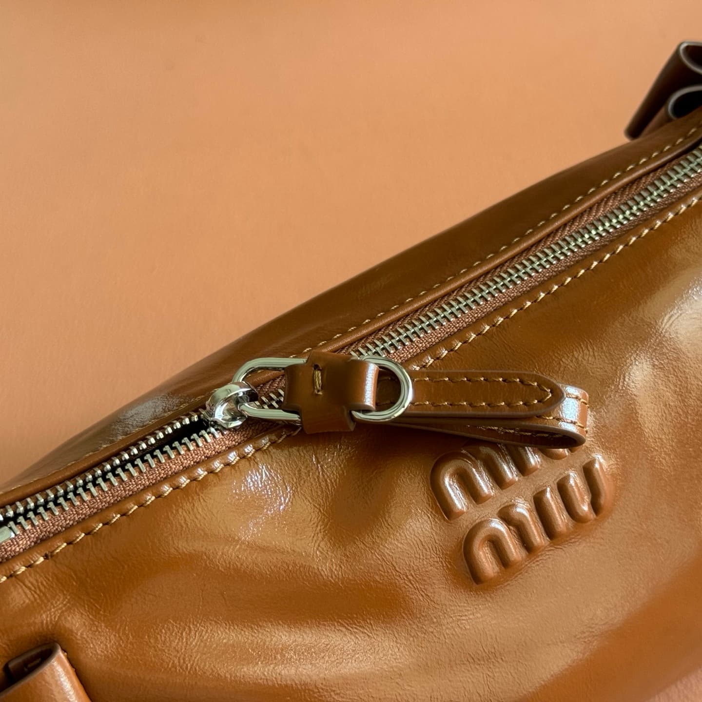 Miu Miu Shiny Calfskin leather pouch Palisander 5NE029