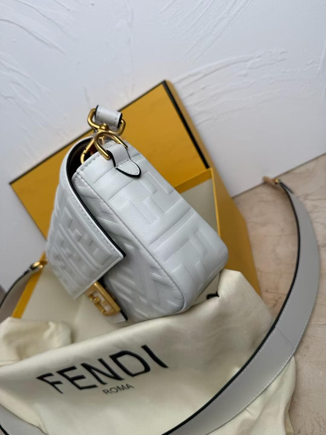 Fendi BAGUETTE leather bag White High