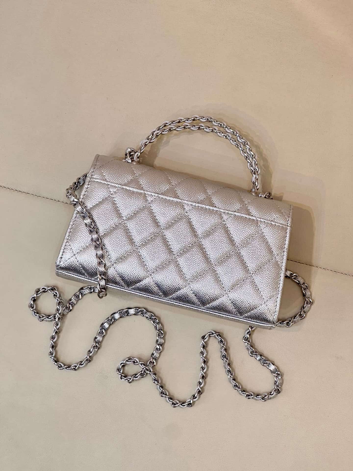 Chanel Clutch with chain Grained Calfskin&Silver-Tone Metal Silver AP3238 TOP