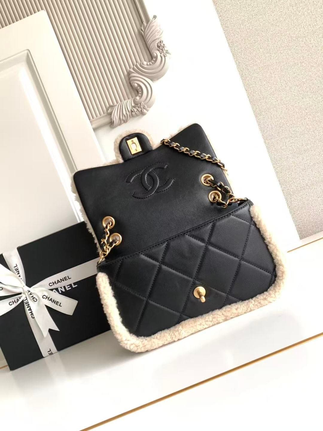 Chanel Small Shearling Flap Bag in Black lambskin with beige shearling & Gold-Tone Metal AS5149 A
