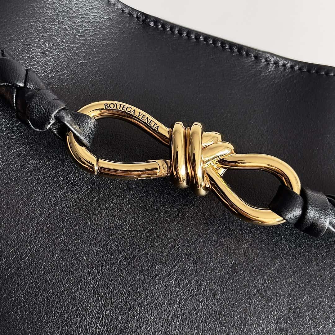 Bottega Veneta Andiamo tote bag in black calfskin leather TOP